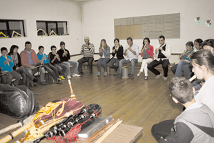 Música tradicional reabre antiga escola de Caravela