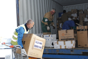 Roupa, brinquedos e material escolar para S. Tomé