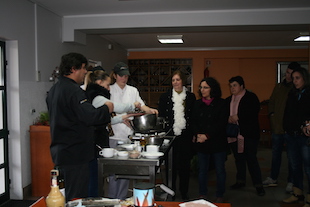 Gomas e bombons de azeite adoçam festival