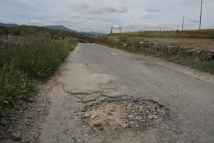 Mau estado de estrada gera queixas em Miradeses