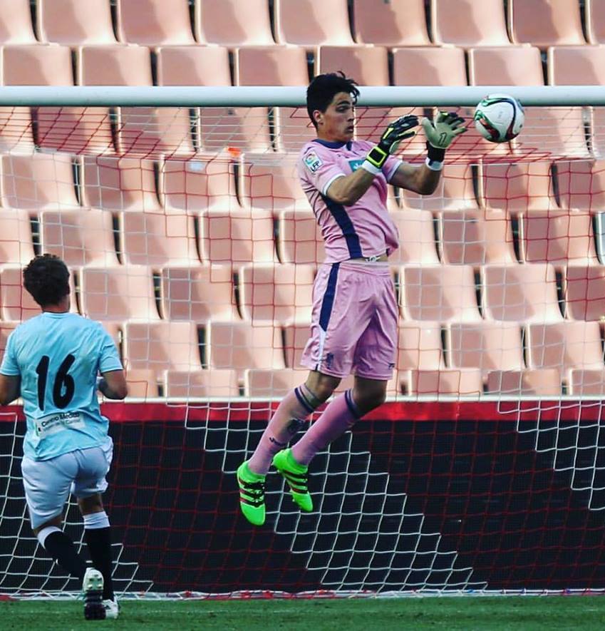 David Robador mostra-se na baliza do Granada B