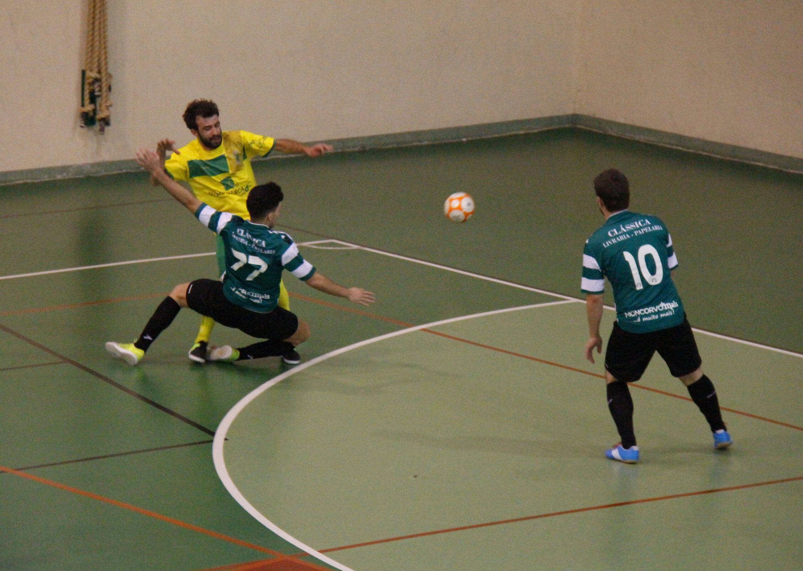 Macedense vence e leva final para a “negra”