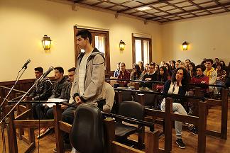 Estudantes da EPPU participam em julgamento fictício de caso de bullying