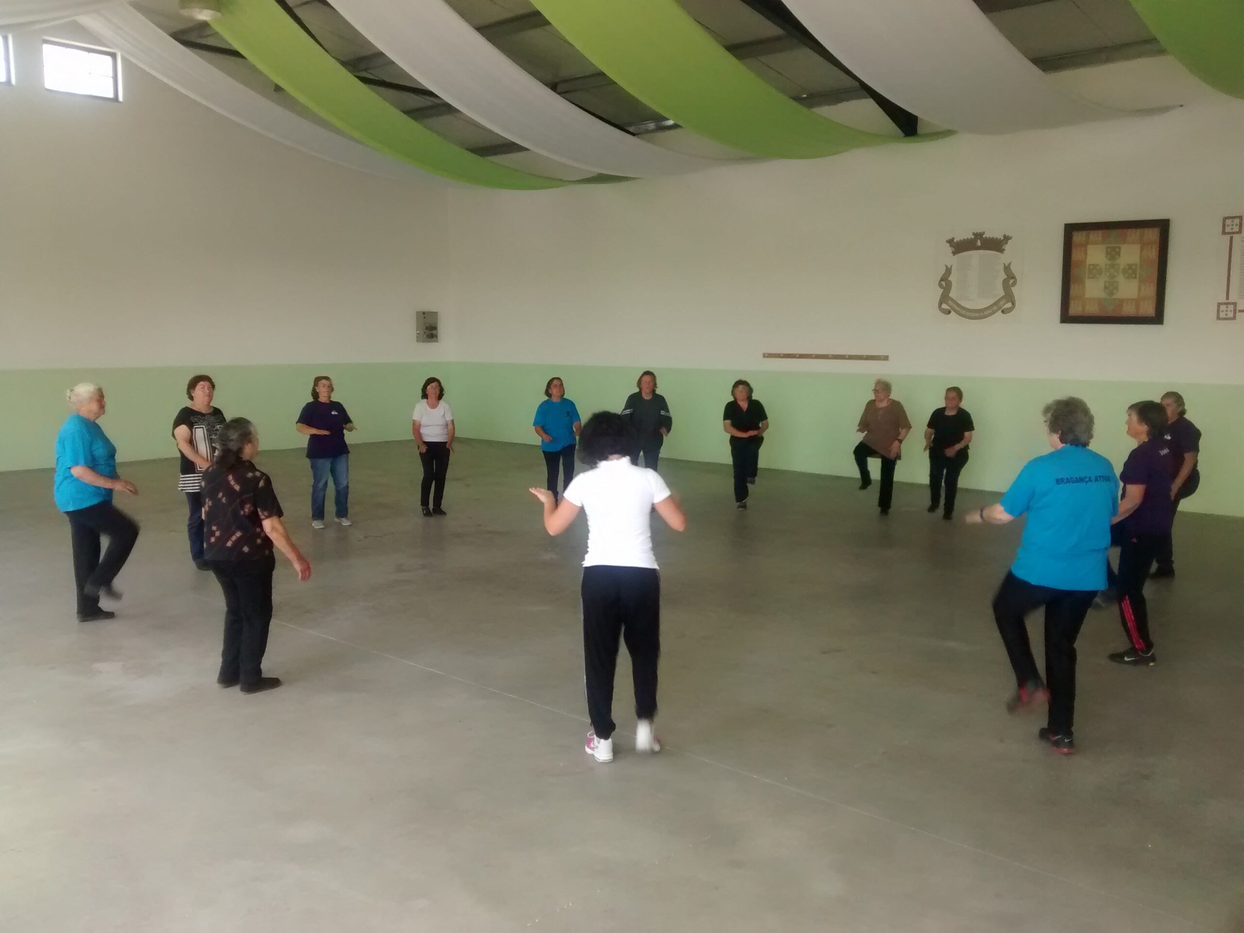 “Manca estou, mas ao baile vou!”