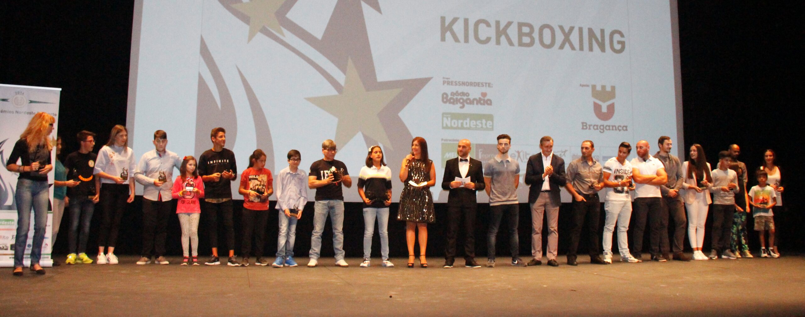 Teatro Municipal de Bragança encheu para o desfile dos campeões