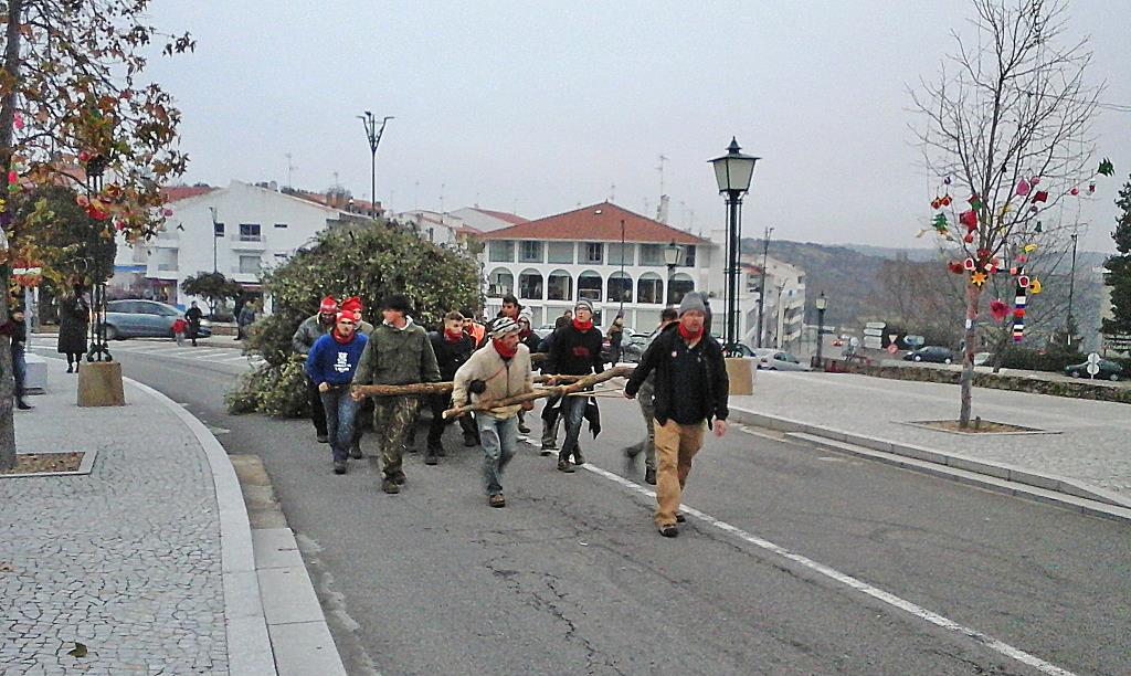 Nun deixes que l llume se apague – Em Miranda do Douro a fogueira do Galo é cada vez mais forte