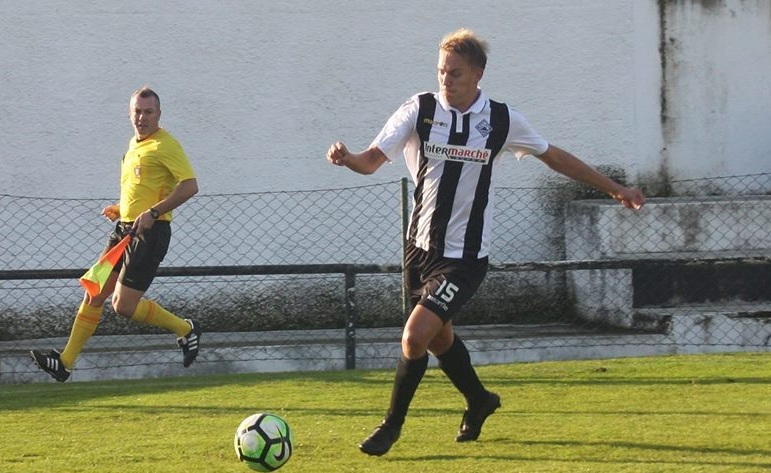 Haas evita derrota em tempo de compensação