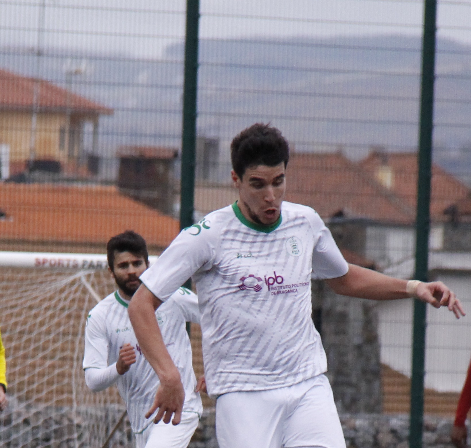 Argozelo de pedra e cal na liderança