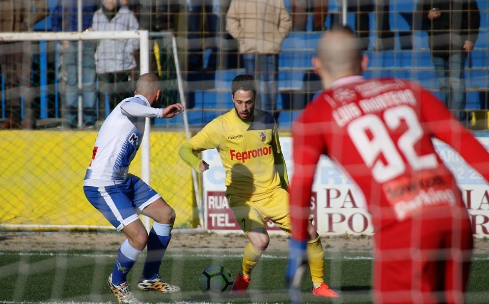 Autogolo dá vitória ao Pedras Rubras