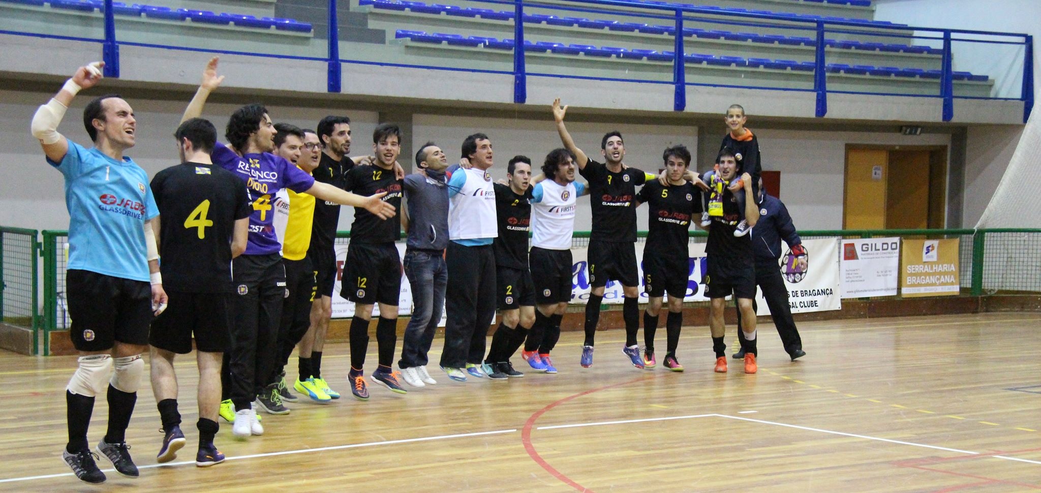 Falta de apoios impede subida dos Pioneiros ao nacional de futsal