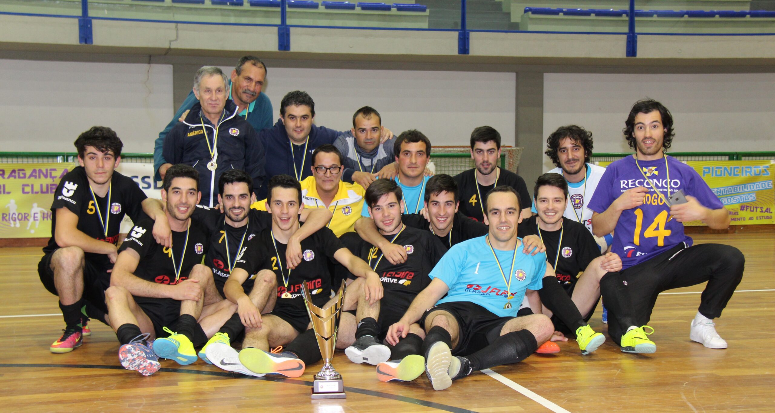 Pioneiros conquistam título distrital de futsal