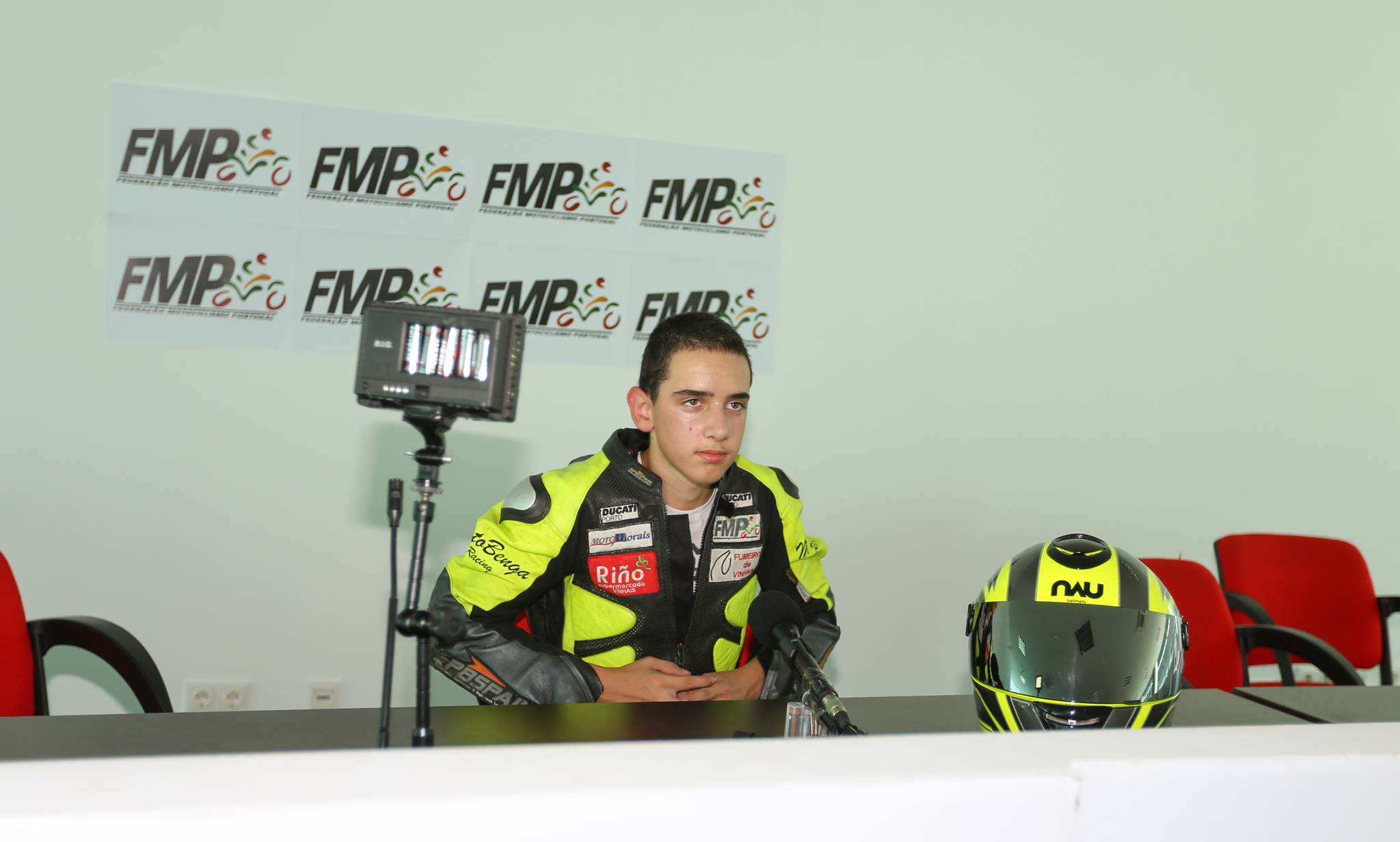 Patrick Costa vence em Portimão