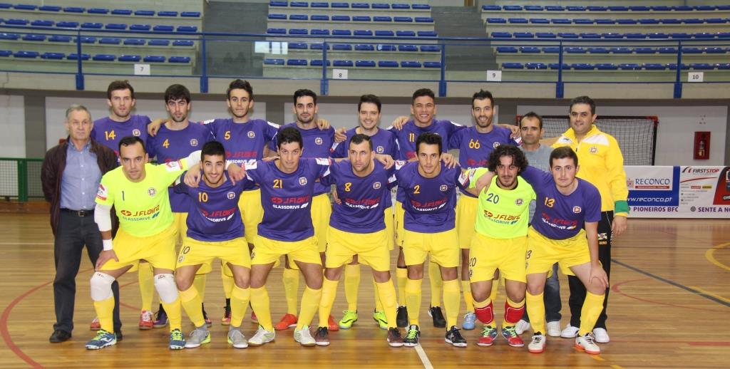 Pioneiros sofrem derrota caseira