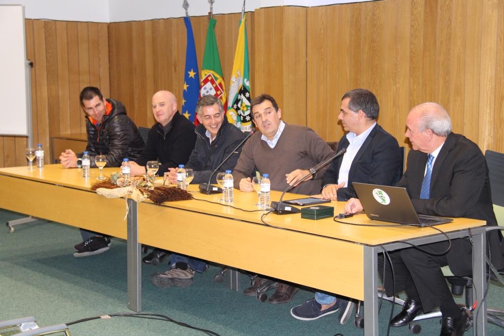 Curso é obrigatório para quem quer exercer o cargo de treinador de futebol e futsal