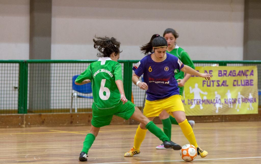 Pioneiros e Santo Cristo em vantagem no play-off