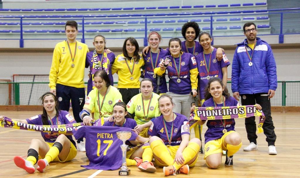 Pioneiros conquistam título distrital de futsal feminino