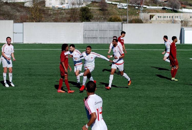 Vila Flor e Mirandês mantêm “duelo” no topo da tabela