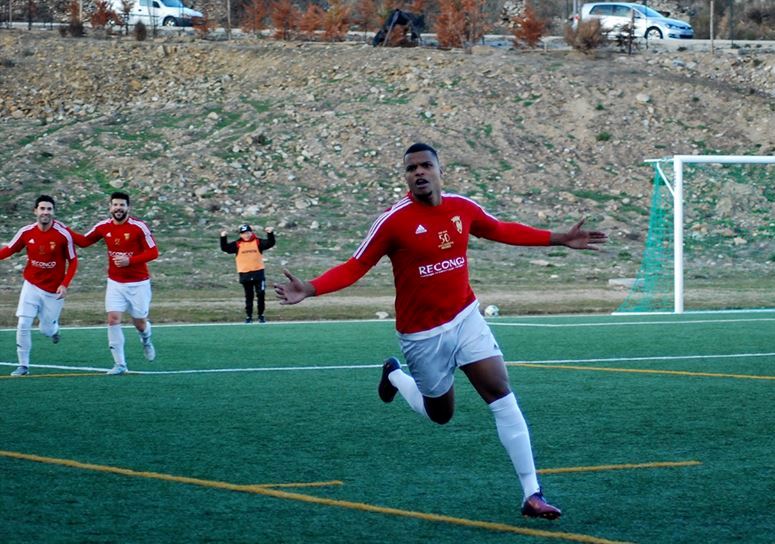 Tiago Antunes faz hat-trick e evita derrota do Mirandês