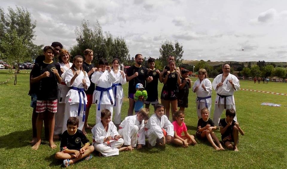 ADCMC/CCN promoveu kickboxing no Azibo