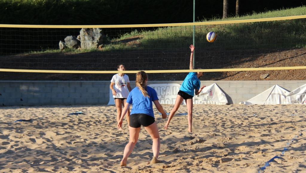 Torneio de verão promove volei de praia e capta atletas