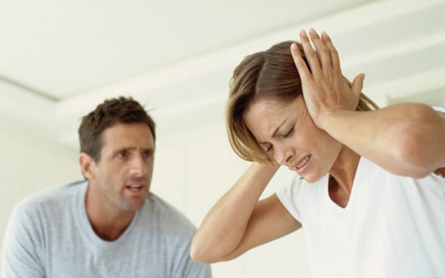 Stop violência – Não sofra… Peça ajuda. Fale com alguém. Fale connosco