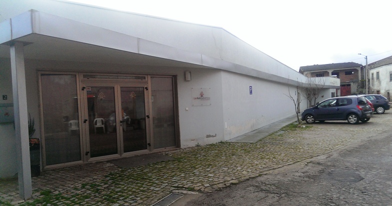 Covid-19 fecha escolas e provoca mais mortes em lares