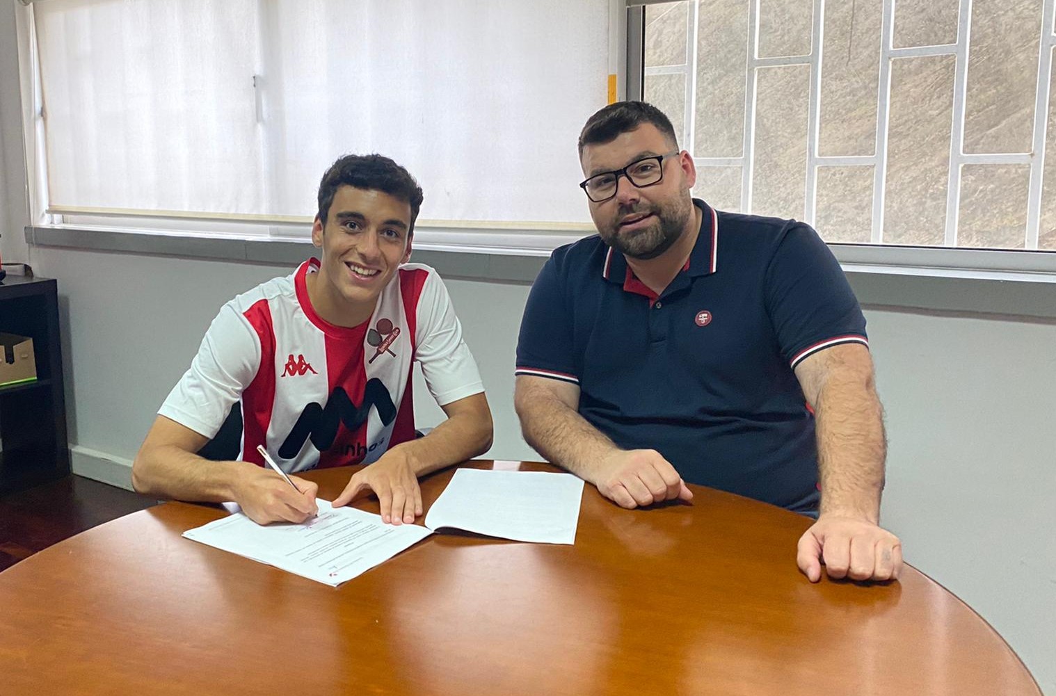 Rodrigo Ferreira renova pelo Leixões até 2024