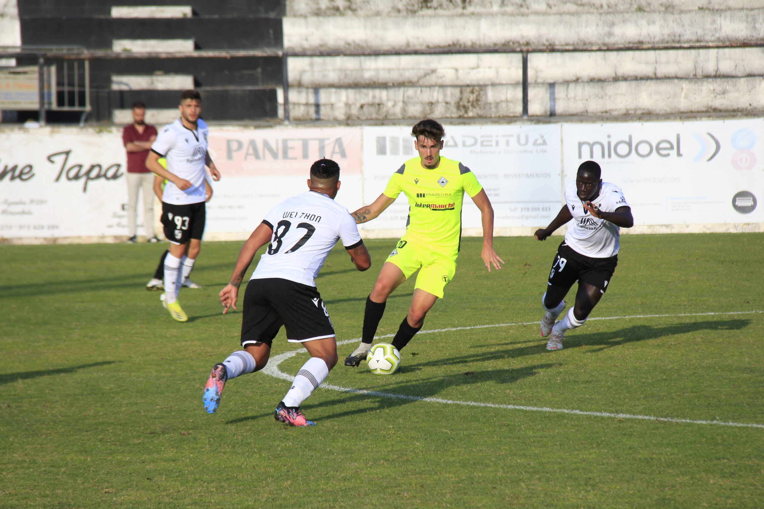 Mirandela perde com o Vitória de Guimarães B mas ainda sonha com a subida à Liga 3