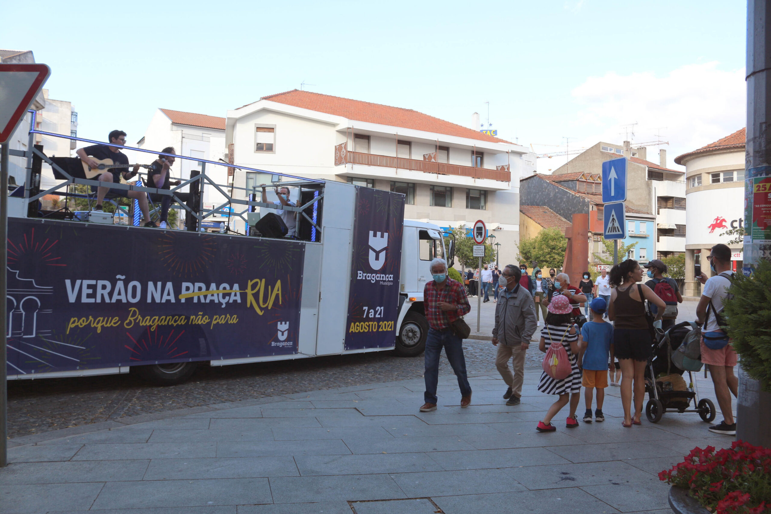 Concertos em movimento enchem de música as ruas de Bragança