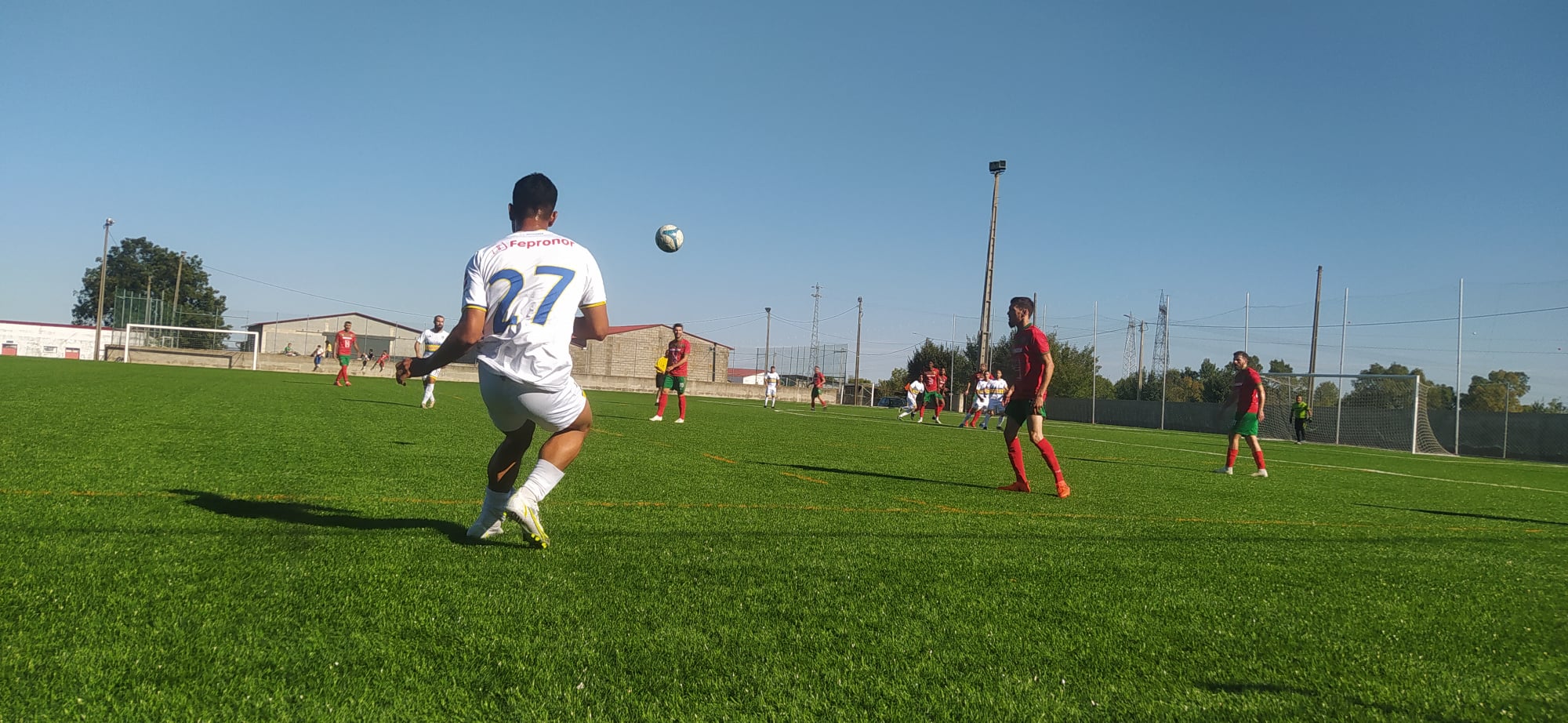 A bola começa a rolar no próximo domingo nos campos do distrital