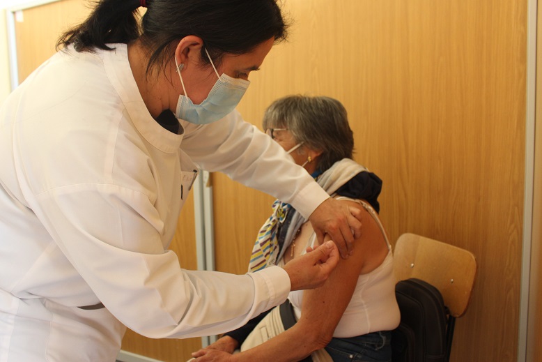 Vacinação contra a covid-19 sem agendamento para pessoas com mais de 80 anos