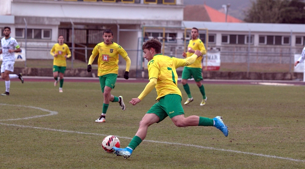 Macedo sofre derrota caseira