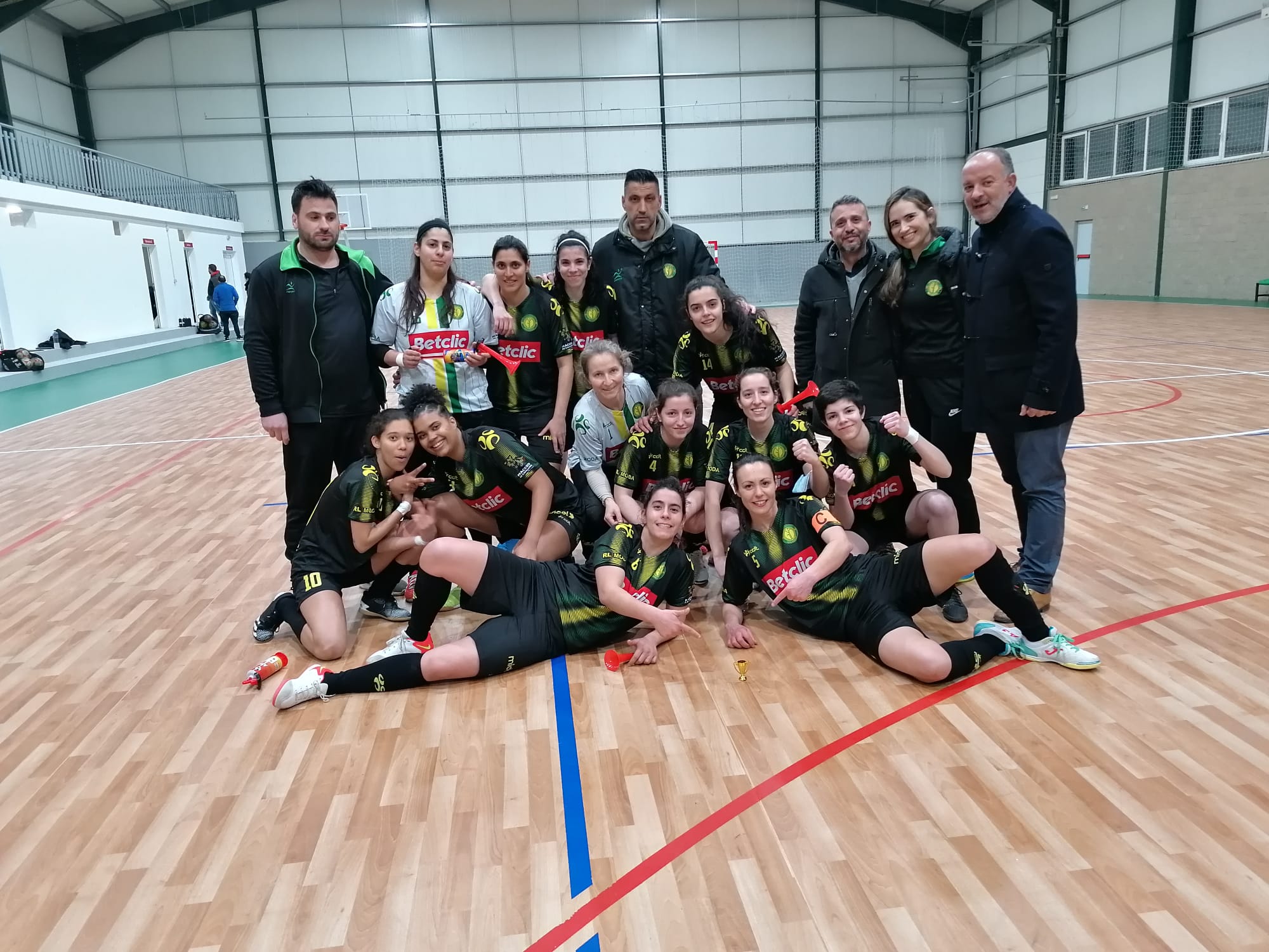 Macedense é campeão distrital de futsal feminino