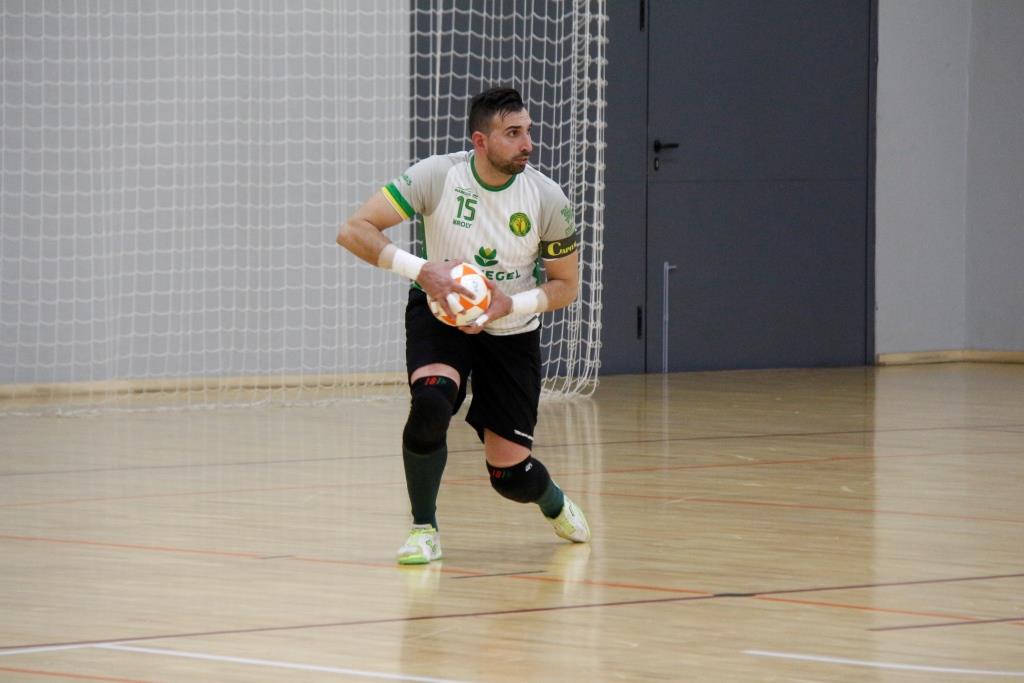 Macedense elimina Barreirense nos penáltis