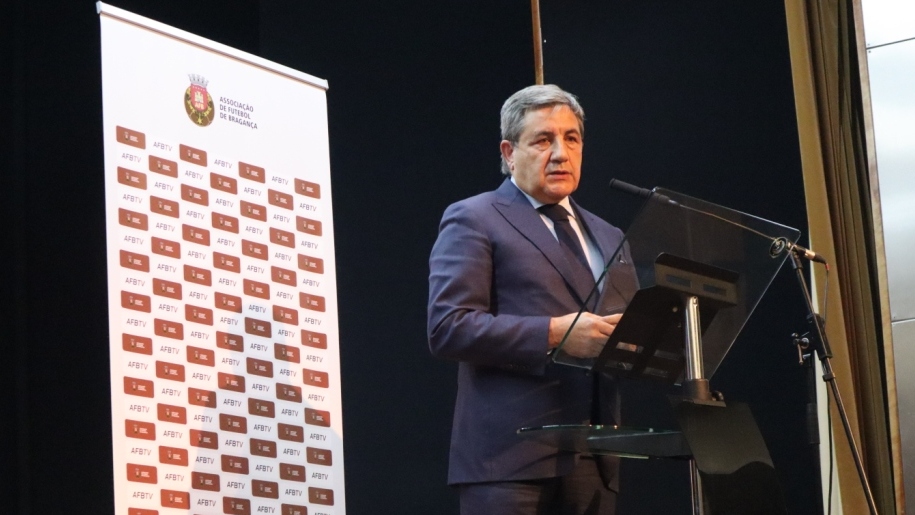 Presidente da FPF entregou certificados de formação aos clubes da A.F. Bragança