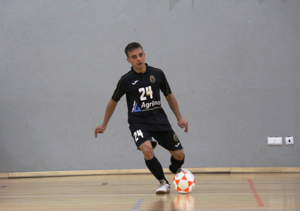 Mogadouro recupera liderança