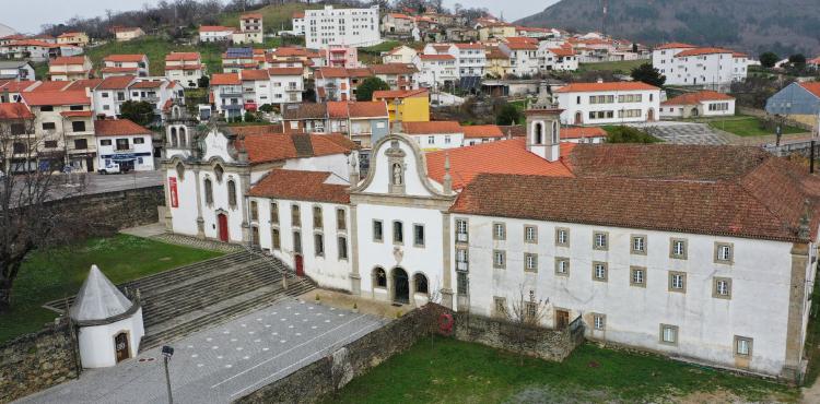 Ex-autarca de Vinhais, empresário e padre acusados em caso de venda de terrenos do seminário