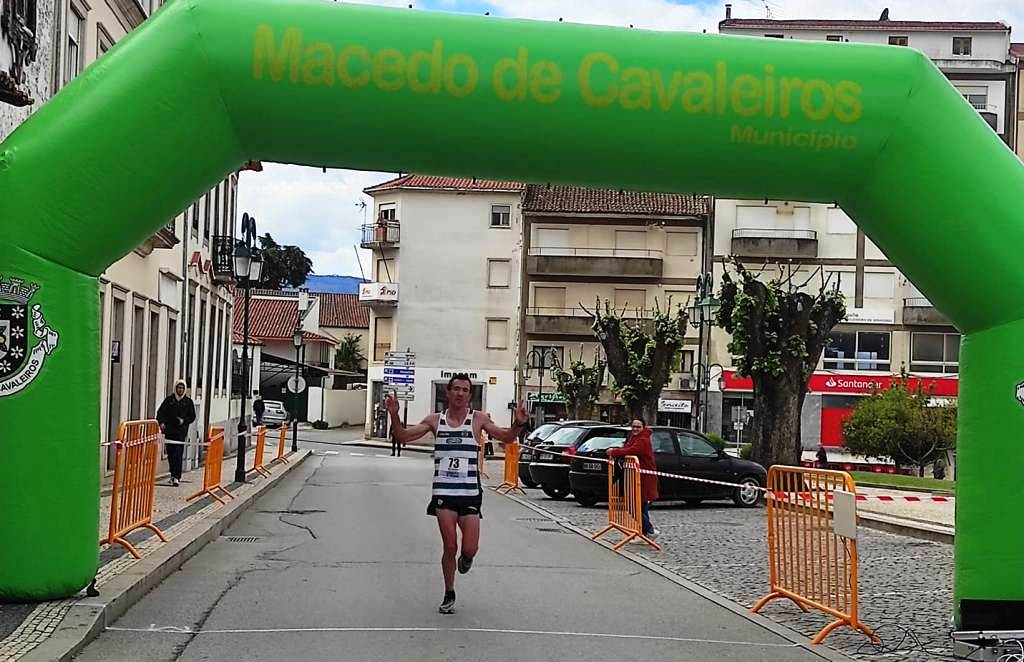 Rui Teixeira e Rosa Madureira vencem Corrida da Liberdade em Macedo