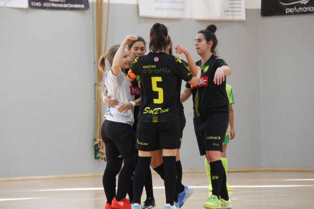 Macedense cede empate caseiro mas mantém liderança na Taça Nacional de Futsal Feminino