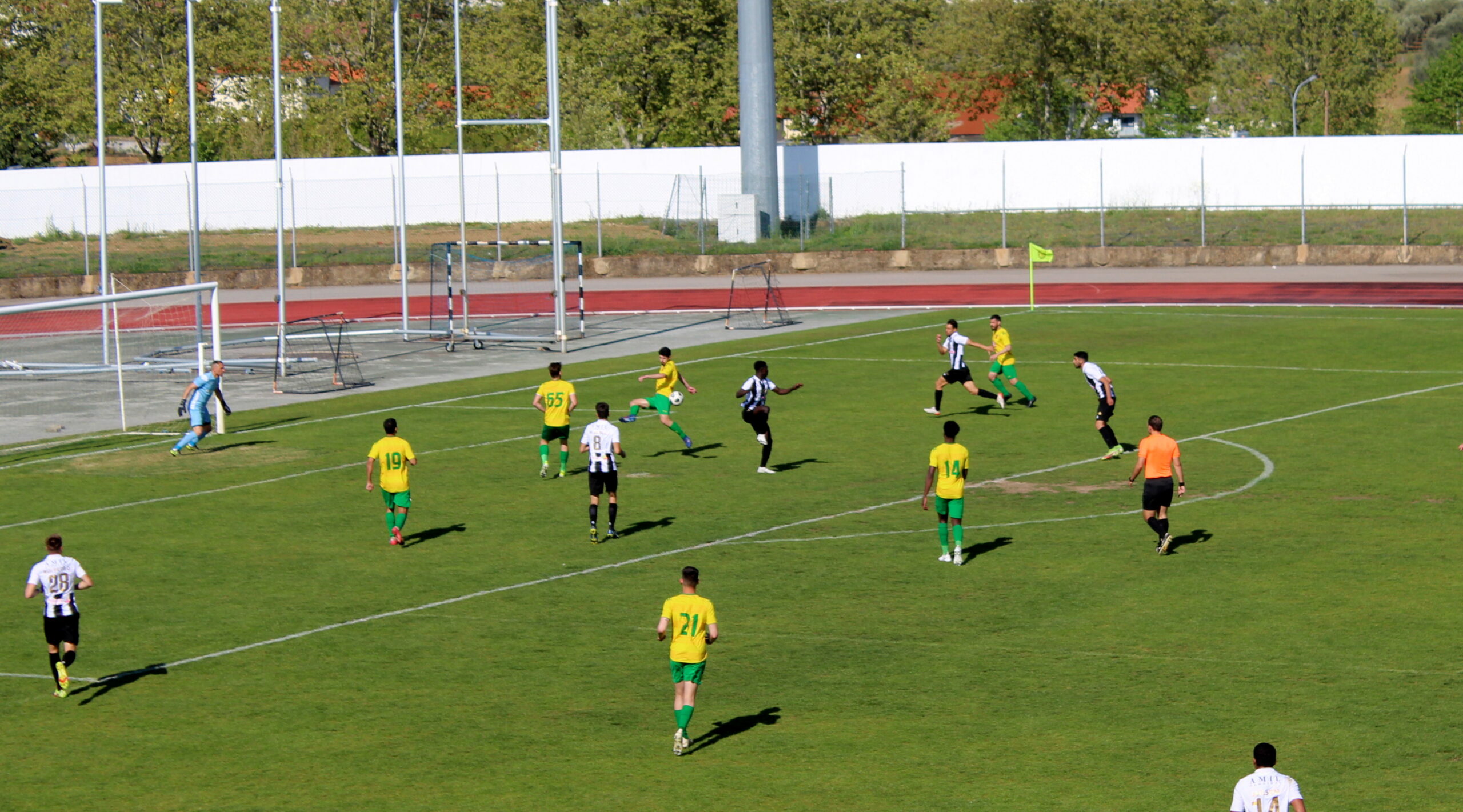 Mirandela e Macedo descem ao distrital