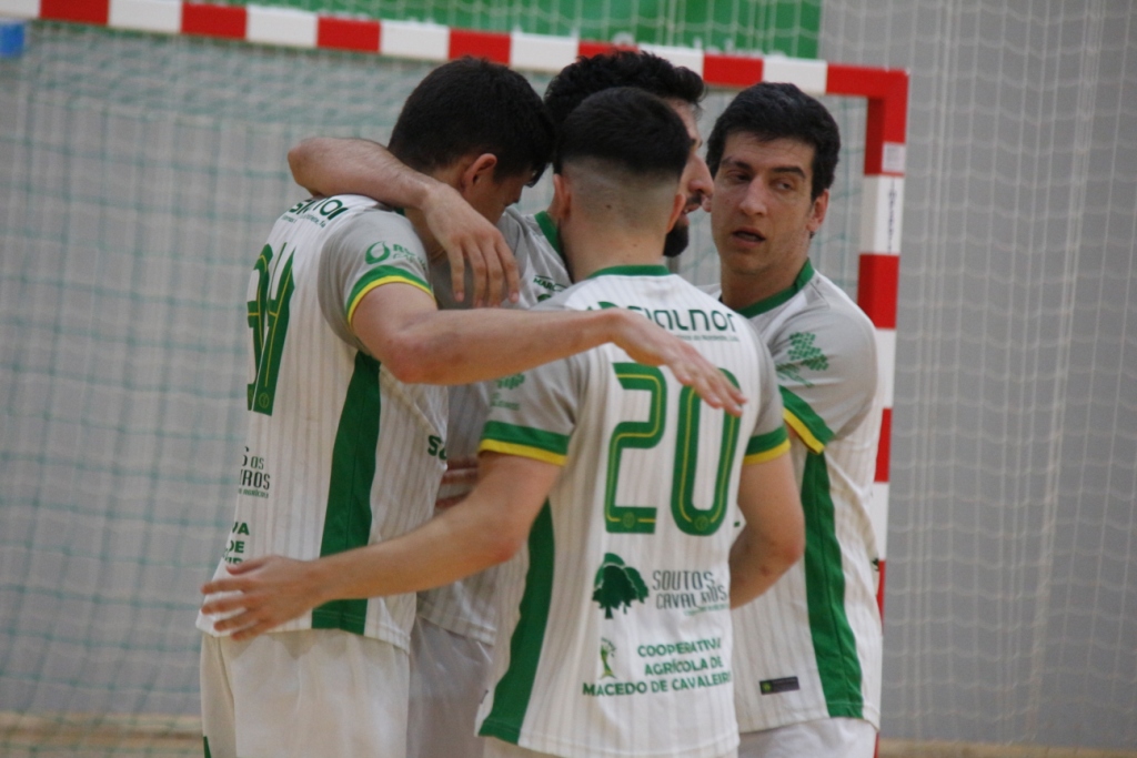 Macedense termina época com um empate