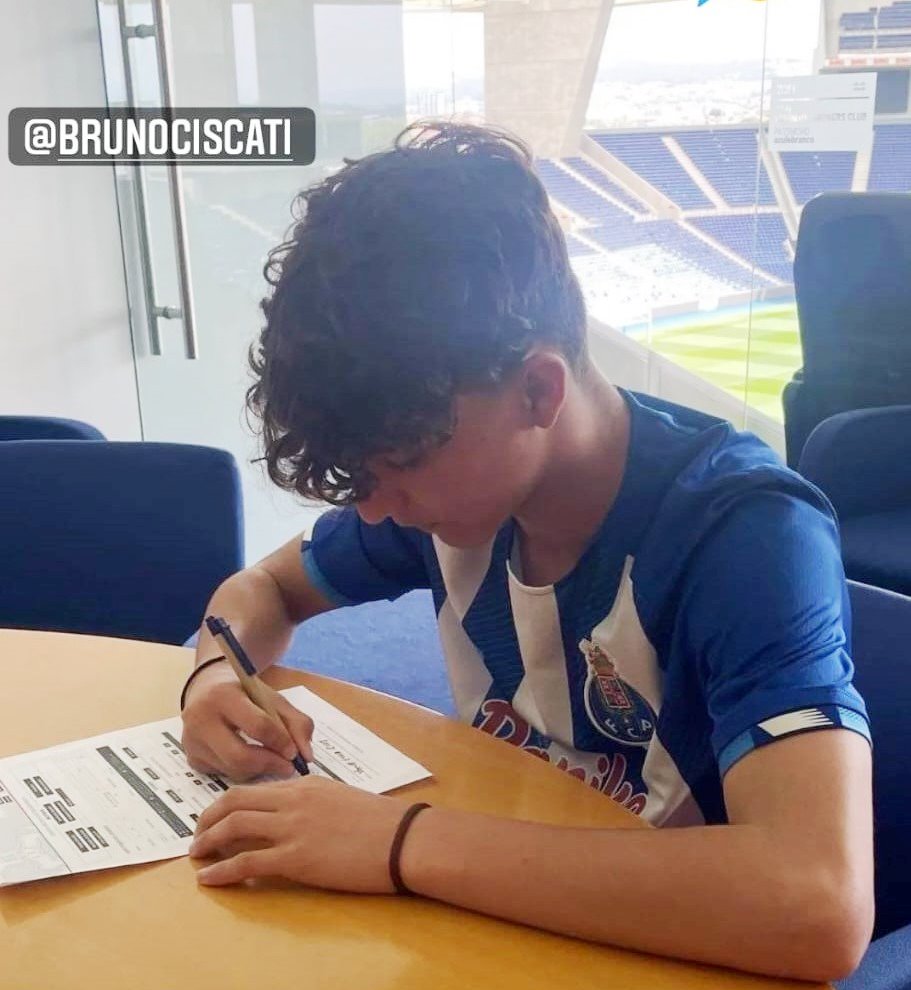 Ex-atleta da Escola Crescer reforça F.C. Porto