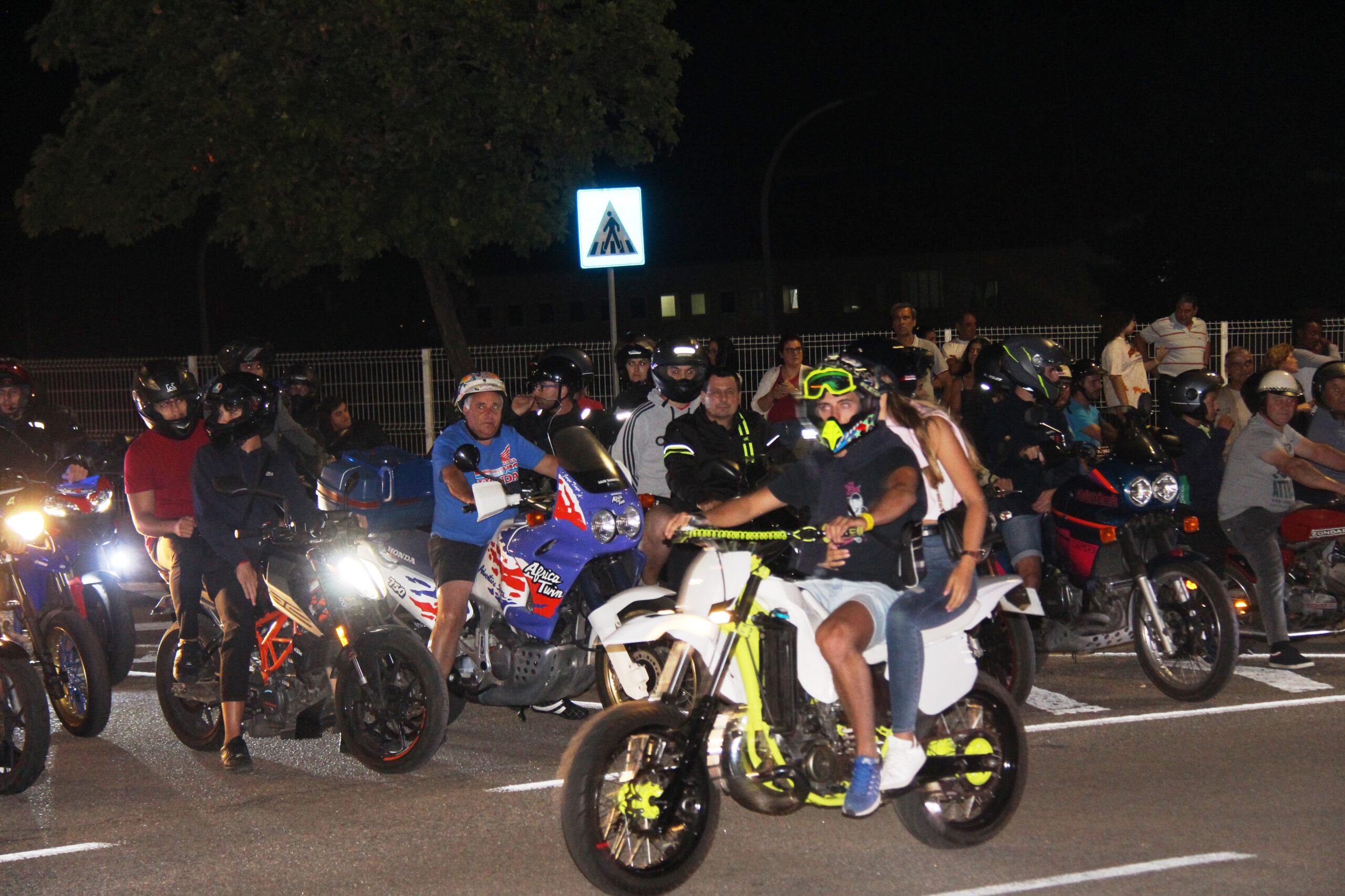 Passeio nocturno reuniu centenas de motards no regresso da Concentração Internacional de Bragança