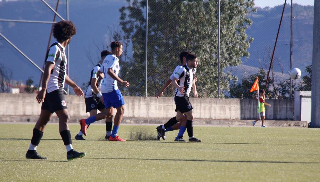 F.C. Vinhais deu goleada à moda antiga na apresentação aos sócios