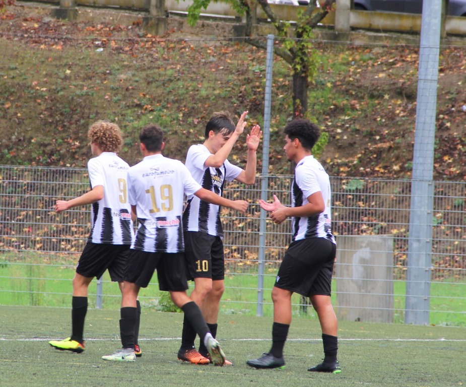 Derrota com exibição aquém das expectativas