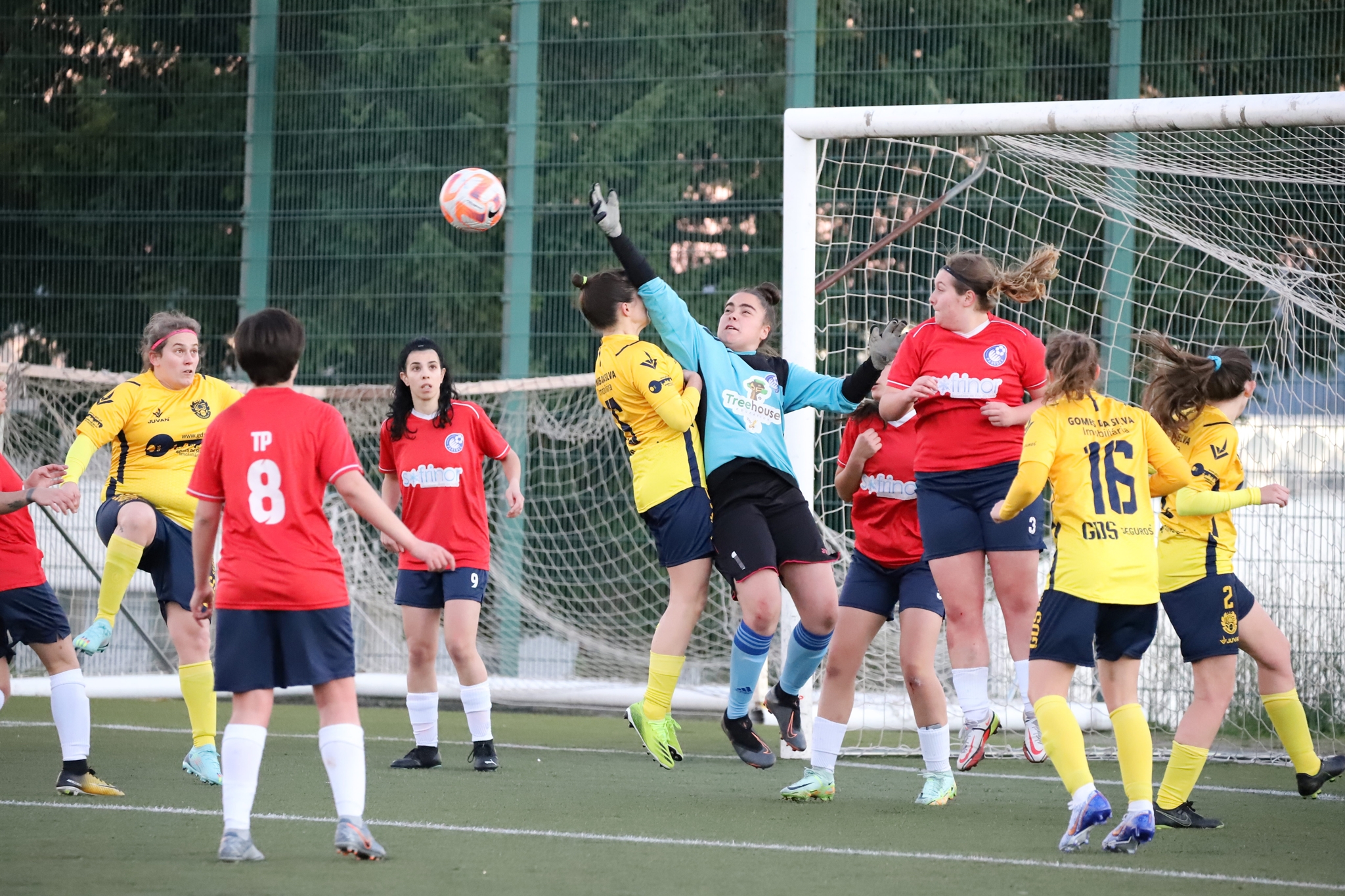 AD Paredes empata em jogo de acerto de calendário