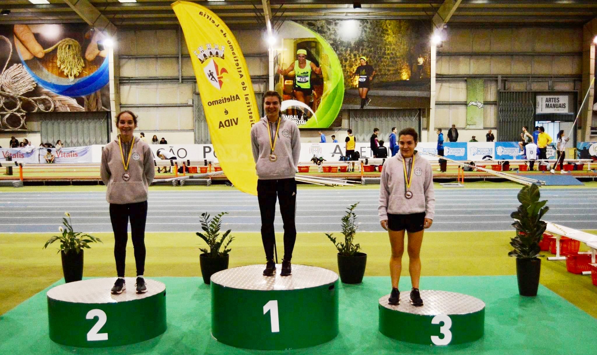 Eva Fernandes sagra-se campeã distrital em pista coberta