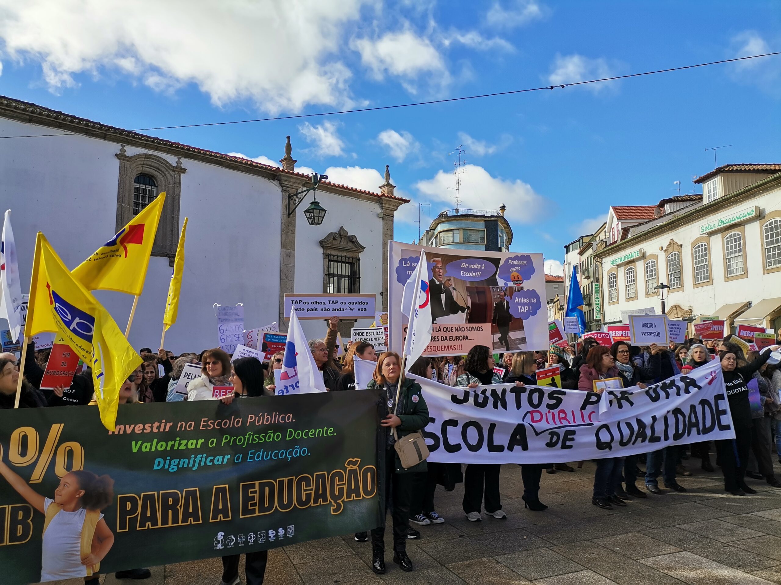Mais de 90% dos professores do distrito fizeram greve