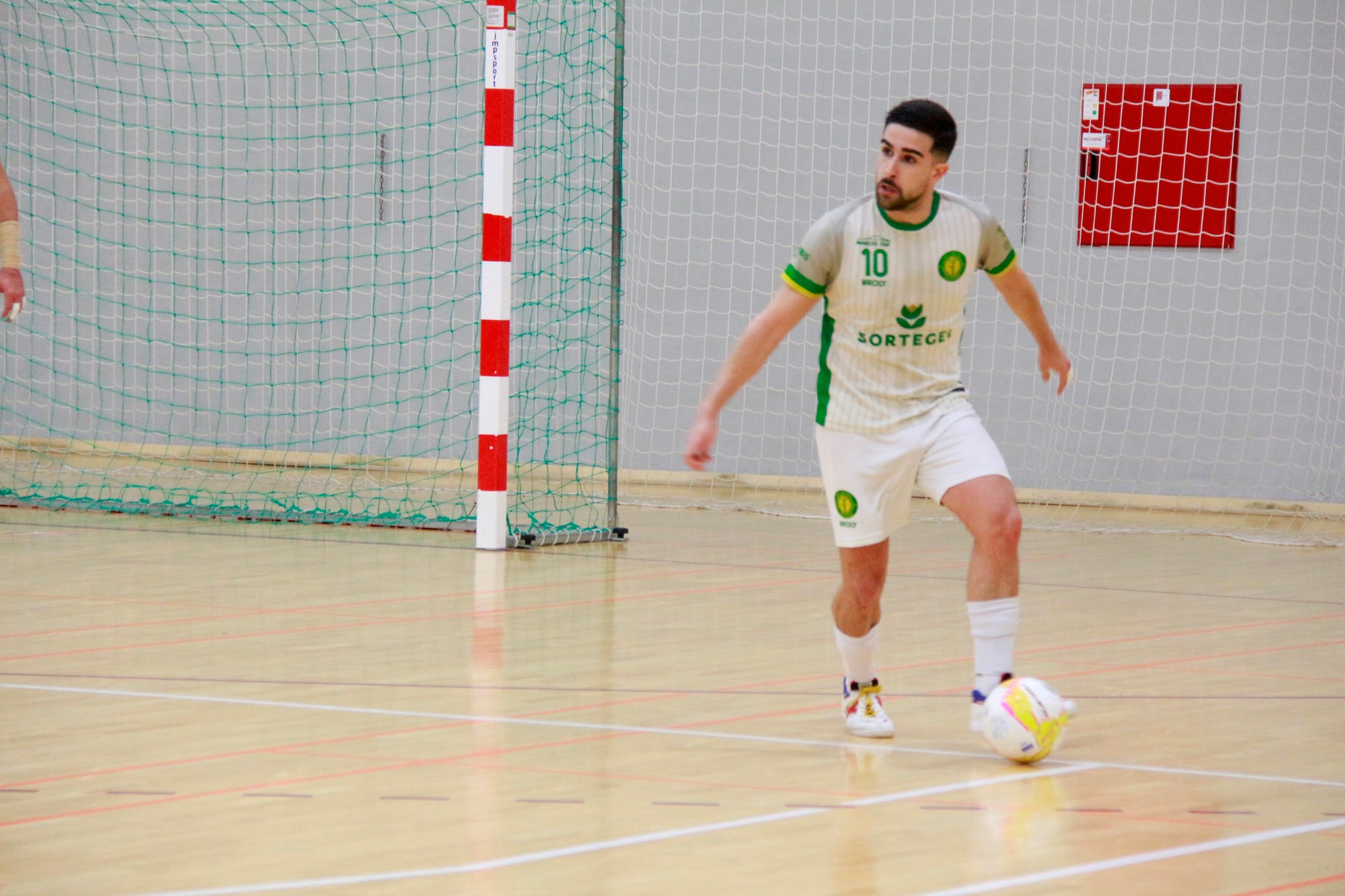 Macedense soma empate caseiro