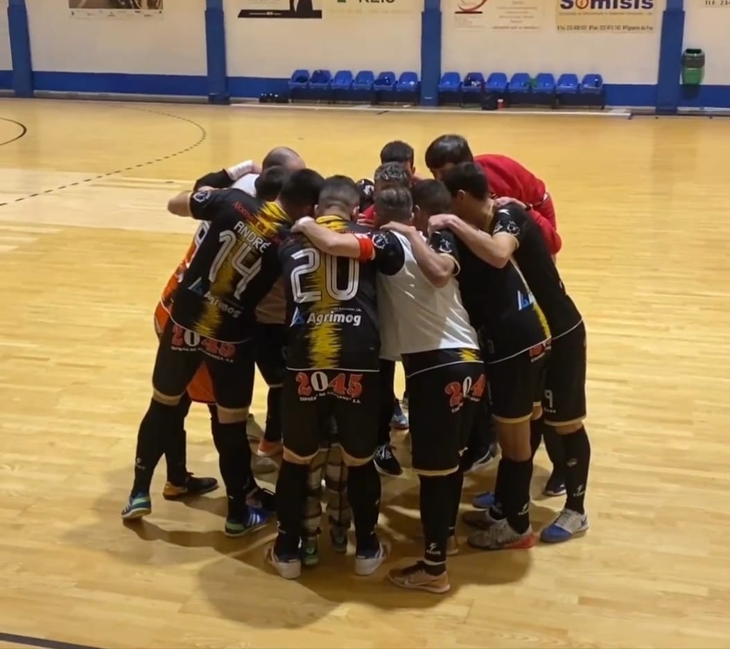 Mogadouro vence e garante manutenção